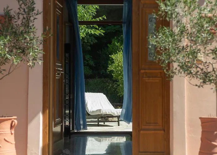 Butterfly Garden Pastida